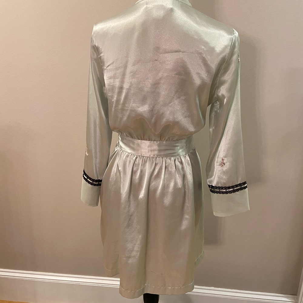 Morgan Taylor Robe - Picture 4 of 9